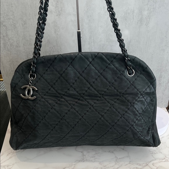 CHANEL Just Mademoiselle Tote Bag Black Iridescent Quilted Leather - Picture 14 of 15